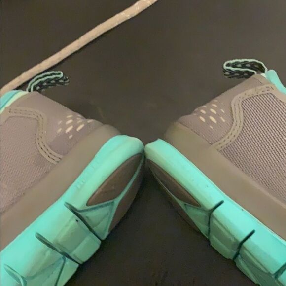 NIKE Women's Gray & Teal Genly loved Shoes. Size 8 - Picture 4 of 6